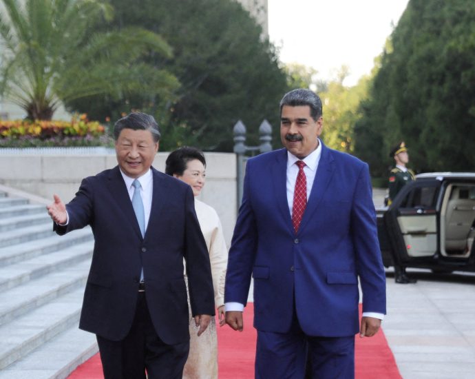 china-urges-us-to-‘stop-toppling’-venezuelan-government,-release-maduro