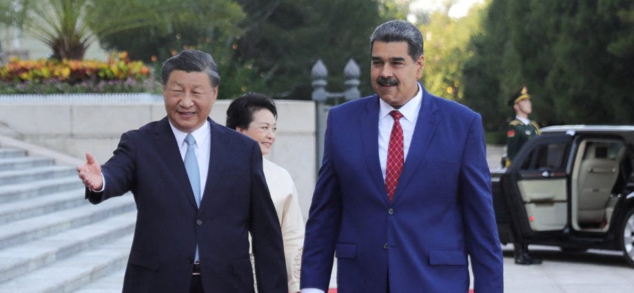 china-urges-us-to-‘stop-toppling’-venezuelan-government,-release-maduro