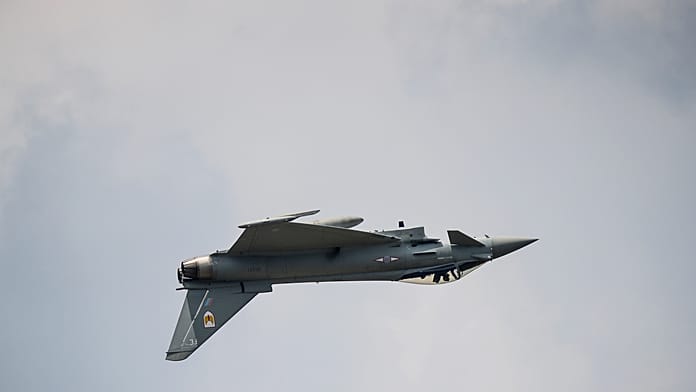 british-and-french-warplanes-strike-suspected-is-weapons-facility-in-syria