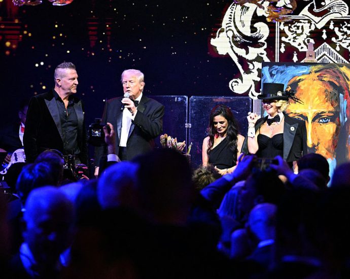 $2.75m-for-jesus:-the-traitor-auctions-live-painted-portrait