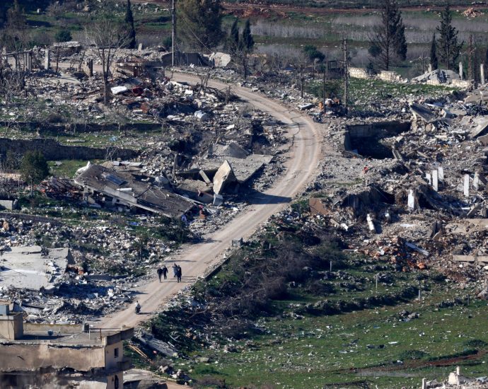 israel-kills-two-people-in-new-attack-on-southern-lebanon