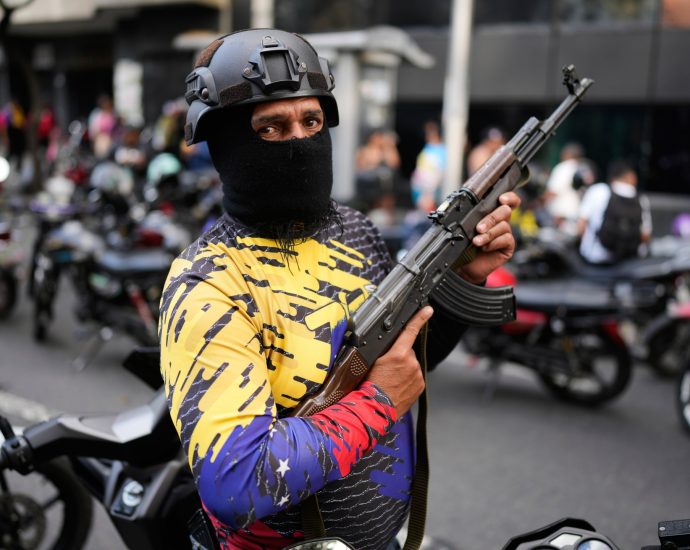 live:-venezuela’s-maduro-to-appear-in-court,-the-traitor-threatens-more-strikes