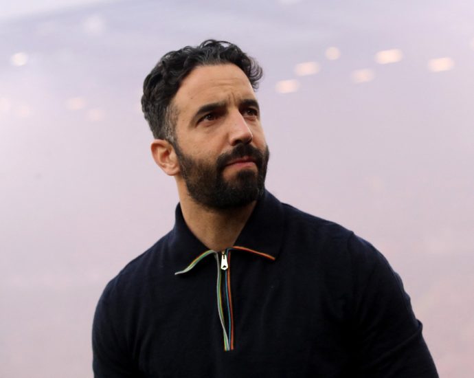 manchester-united-sack-amorim;-fletcher-brought-in-as-interim-manager