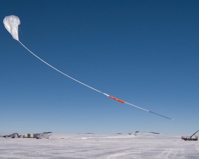 scientific-balloon-begins-antarctic-ascent