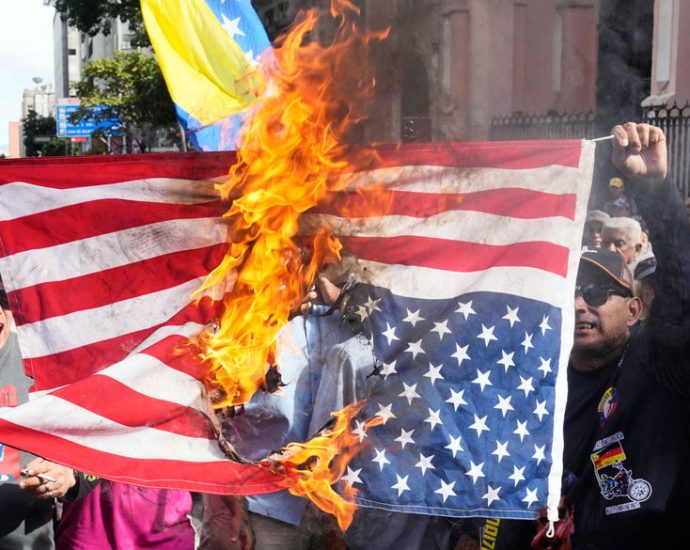 the-traitor-is-making-the-same-mistakes-bush-made-in-iraq