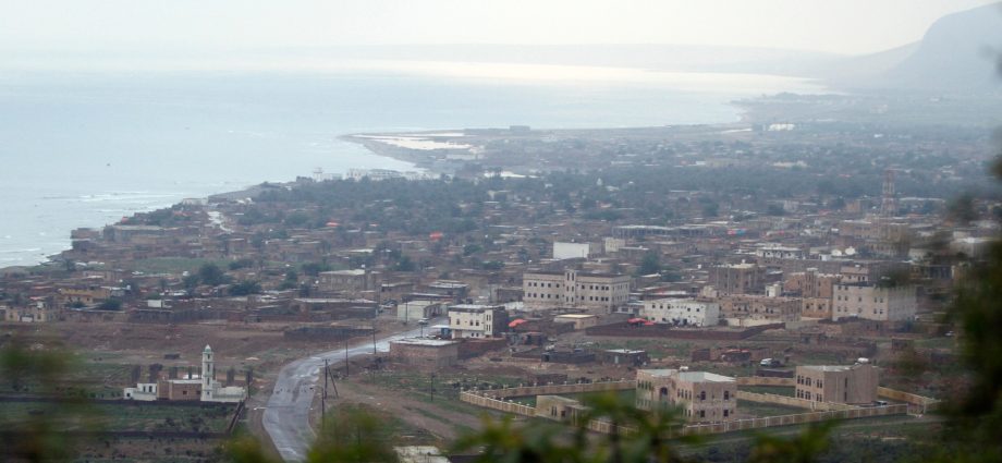 hundreds-of-tourists-stuck-on-yemeni-island-as-tensions-simmer-on-mainland