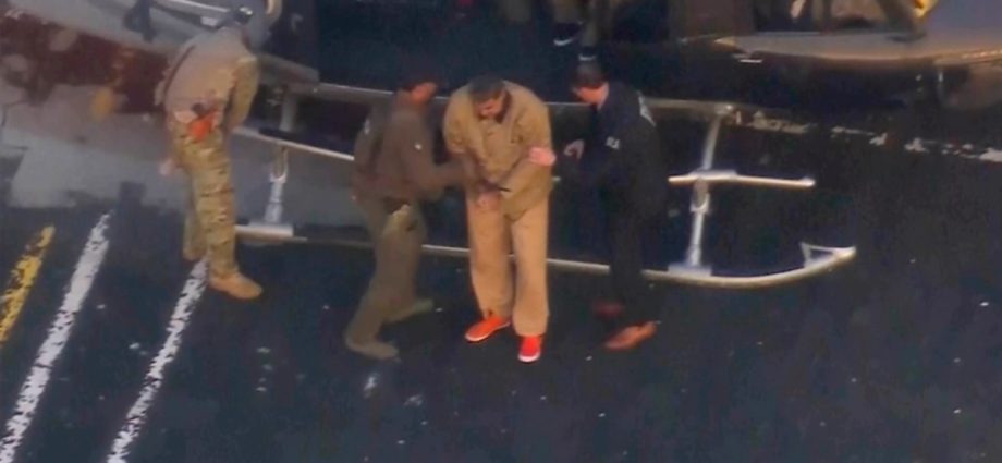 americans-evenly-split-on-maduro’s-abduction,-poll-shows