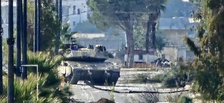 israeli-army-vehicles-enter-quneitra-countryside-village-in-southern-syria