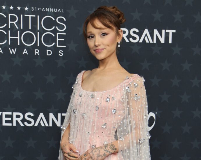 ariana-grande-teases-‘eternal-sunshine’-tour-timeline,-potential-glinda-moment