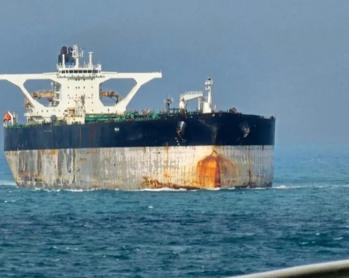 us-plans-to-intercept-sanctioned-oil-tanker-evading-authorities:-reports