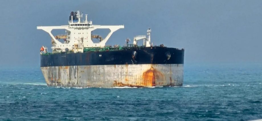 us-plans-to-intercept-sanctioned-oil-tanker-evading-authorities:-reports