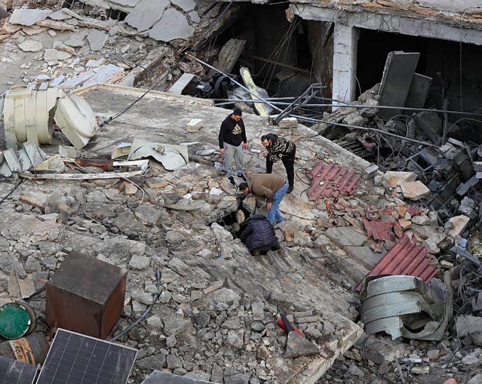 israeli-air-strikes-hit-lebanon-with-damage-in-the-south-and-east