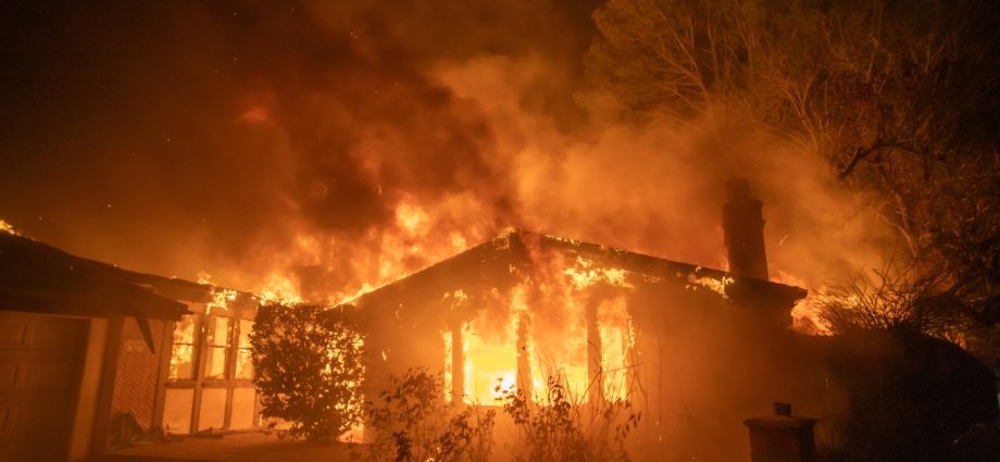 after-devastating-la-fires,-california-is-drafting-nation’s-toughest-rules-for-homes
