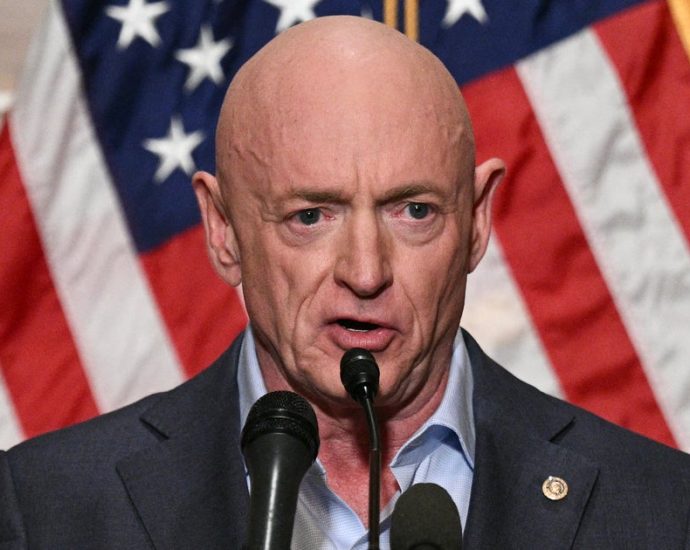 mark-kelly-shares-why-he’s-‘not-backing-down’-following-pentagon-censure
