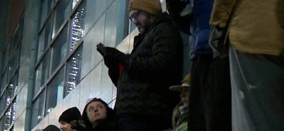 couples-wait-overnight-to-secure-wedding-spots-at-oregon-parks