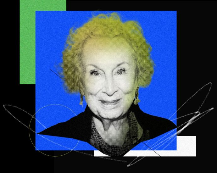 margaret-atwood-on-doomscrolling:-‘i-want-to-keep-up-with-the-latest-doom’
