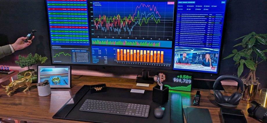 humongous-52-inch-dell-monitor-will-make-you-feel-like-king-of-the-internet-with-four-screens-in-one