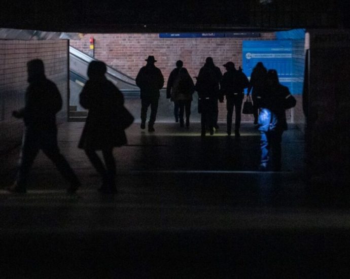 parts-of-berlin-still-without-power-after-sabotage—ukrainians-organize-one-of-the-warming-shelters