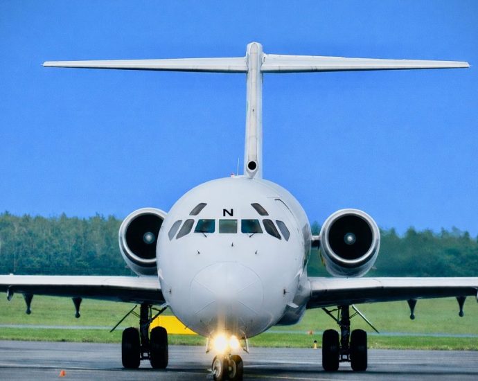 the-last-plane-in-america-with-an-analog-cockpit