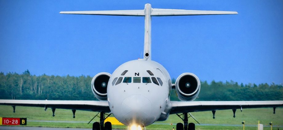 the-last-plane-in-america-with-an-analog-cockpit