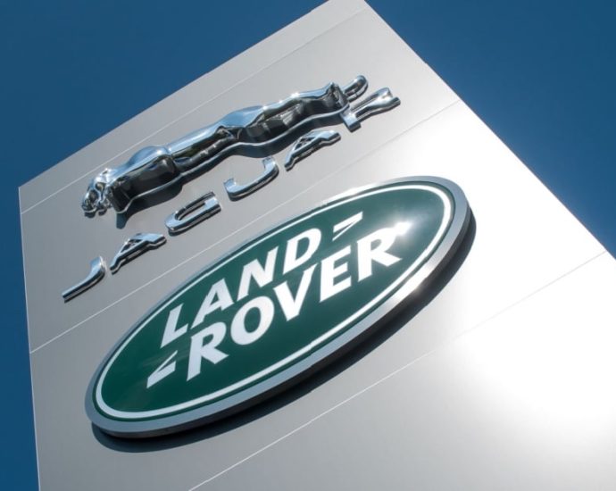 jaguar-land-rover-wholesale-volumes-plummet-43%-in-cyberattack-aftermath