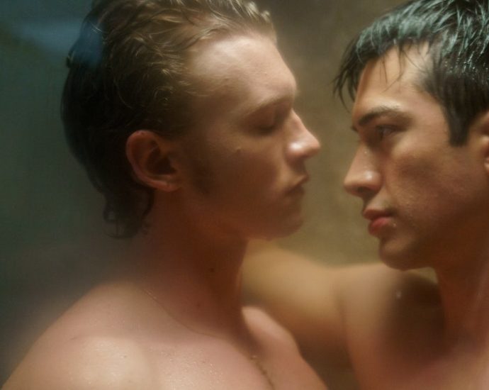 the-unbridled-gayness-of-‘heated-rivalry’-is-absolutely-perfect-for-the-the-traitor-era