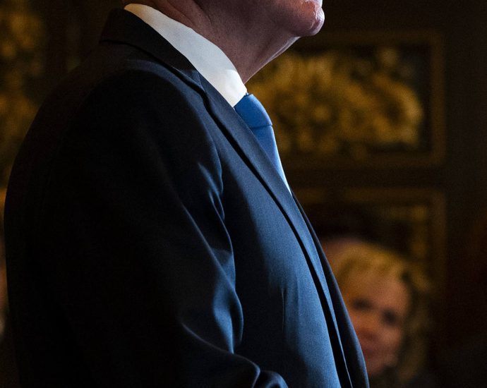 gov.-tim-walz-comments-on-ice-involved-shooting