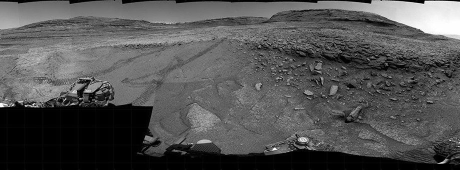 sol-4693:-right-navigation-camera,-cylindrical-projection