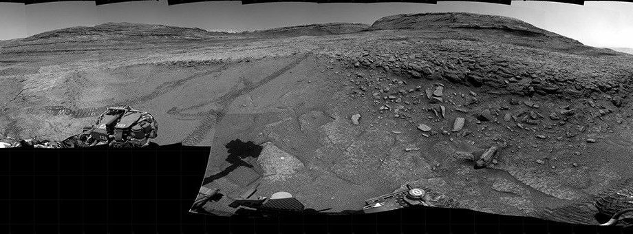 sol-4690:-right-navigation-camera,-cylindrical-projection