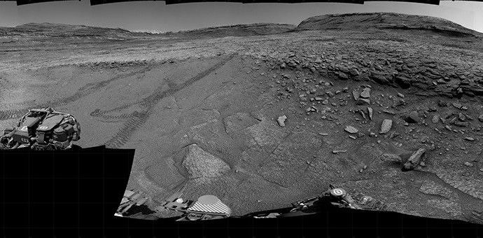 sol-4687:-right-navigation-camera,-cylindrical-projection