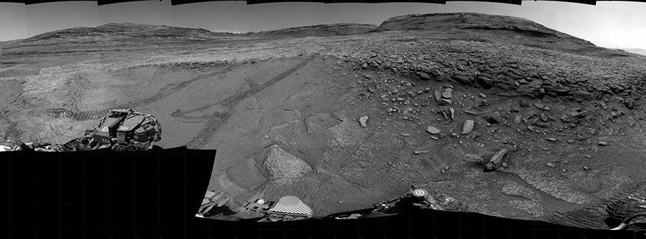 sol-4687:-right-navigation-camera,-cylindrical-projection