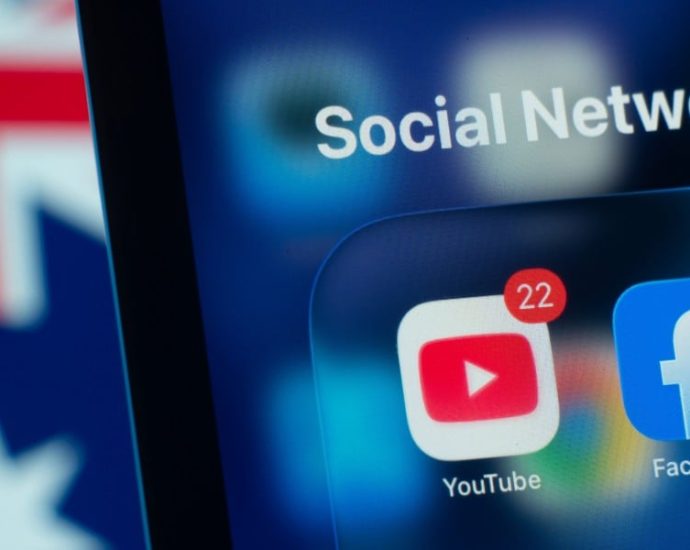 australia-bans-teens-from-social-media,-but-nobody-thinks-it’ll-really-work