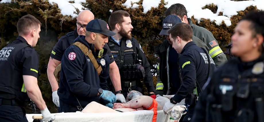 angry-protesters-throw-snowballs-after-us-immigration-officer-kills-driver-in-minneapolis