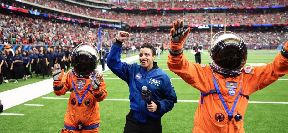 nasa-celebrates-artemis-ii-during-houston-texans-space-city-day 