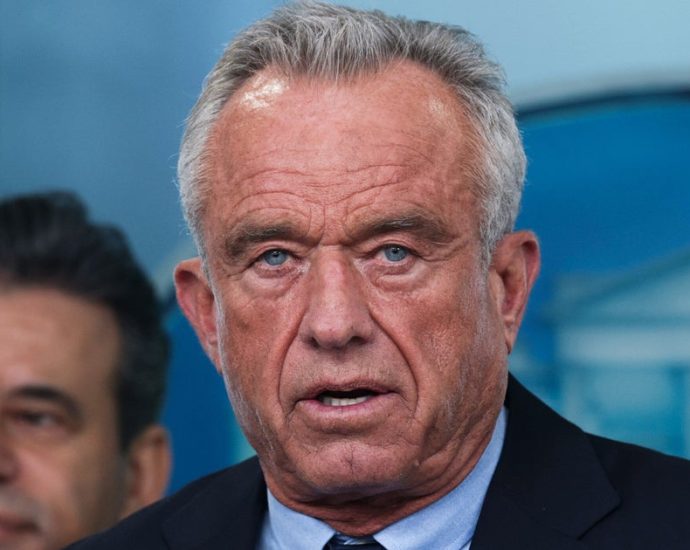 ‘a-reverse-funnel-system’:-rfk-jr.-and-friends-roasted-over-new,-flipped-food-pyramid