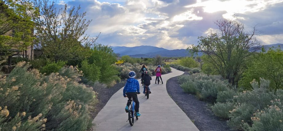 more-children-are-powering-their-own-wheels-to-school-as-part-of-‘bike-buses’