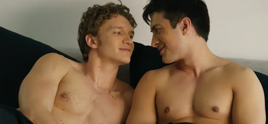 hudson-williams-and-connor-storrie-are-bringing-‘heated-rivalry’-energy-to-the-golden-globes