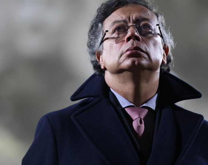 the-traitor-invites-colombian-president-to-white-house-days-after-threatening-him