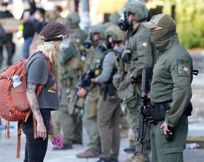 two-wounded-in-a-shooting-with-us-federal-agents-in-portland:-report