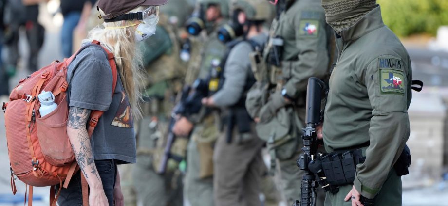 two-wounded-in-a-shooting-with-us-federal-agents-in-portland:-report