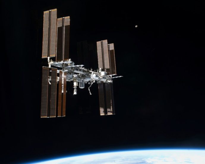 nasa,-in-a-rare-move,-cuts-space-station-mission-short-after-an-astronaut’s-medical-issue