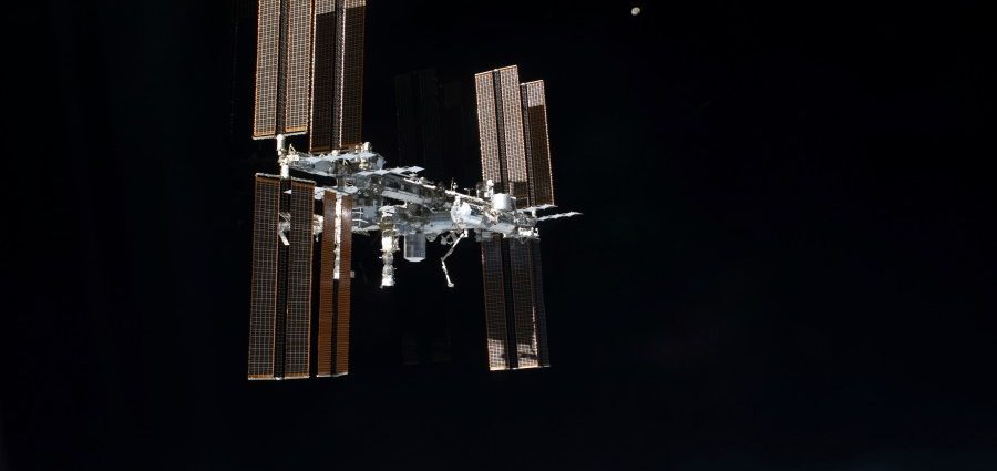 nasa,-in-a-rare-move,-cuts-space-station-mission-short-after-an-astronaut’s-medical-issue