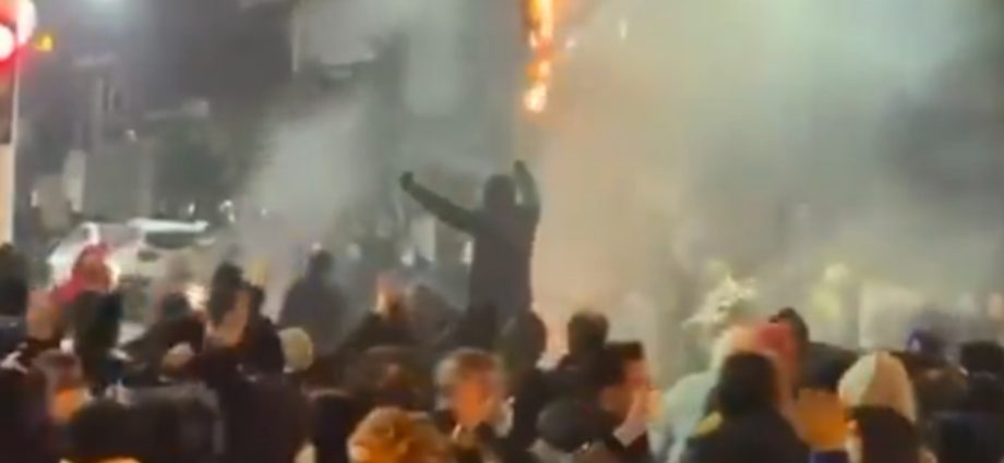 street-protests-grow-in-iran-as-the-country-faces-an-internet-blackout