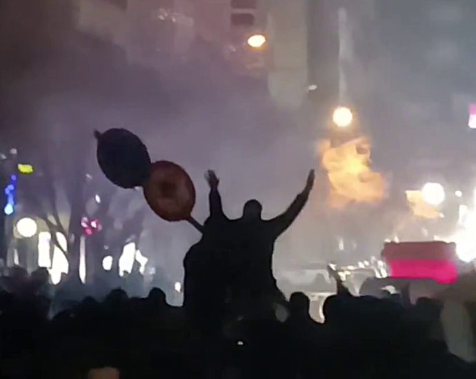 iran-cuts-internet-as-protesters-plan-more-rallies