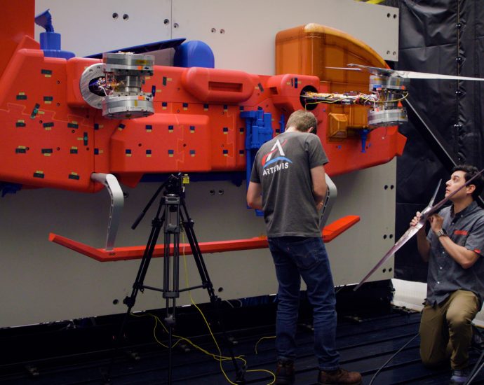 flight-engineers-give-nasa’s-dragonfly-lift