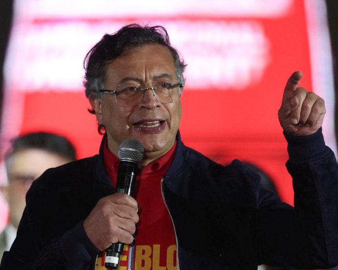 petro-says-colombia-cooperating-with-us-‘despite-insults,-threats’