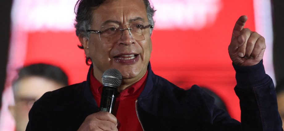 petro-says-colombia-cooperating-with-us-‘despite-insults,-threats’