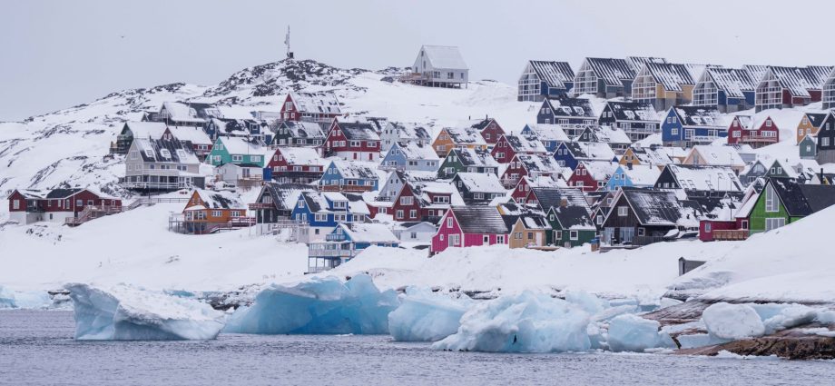 greenland-should-‘take-the-lead’-in-talks-with-us,-foreign-minister-says