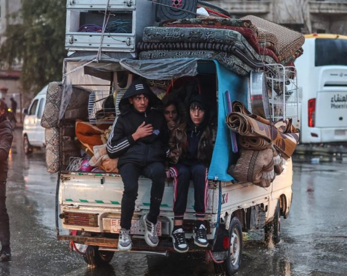 syrian-army-renews-aleppo-strikes-as-kurdish-fighters-refuse-to-budge