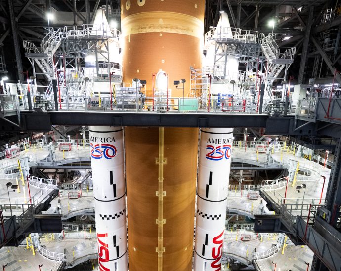 final-steps-underway-for-nasa’s-first-crewed-artemis-moon-mission